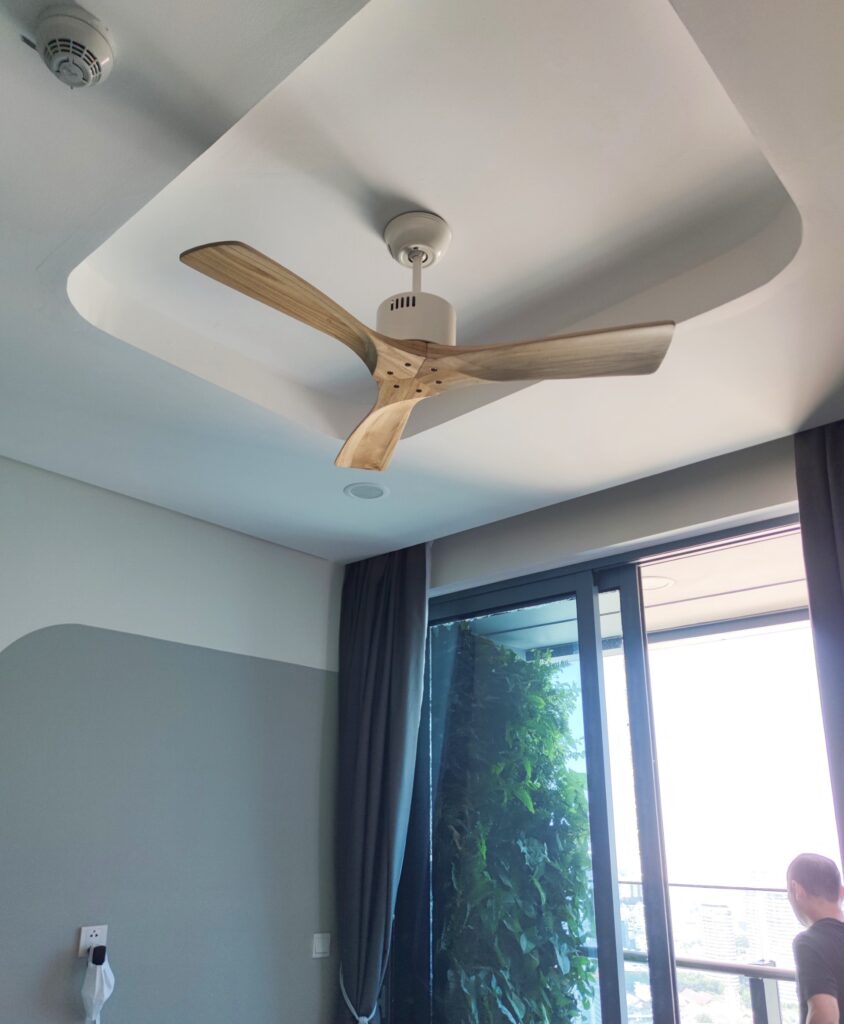 Using fans in combination with air conditioners