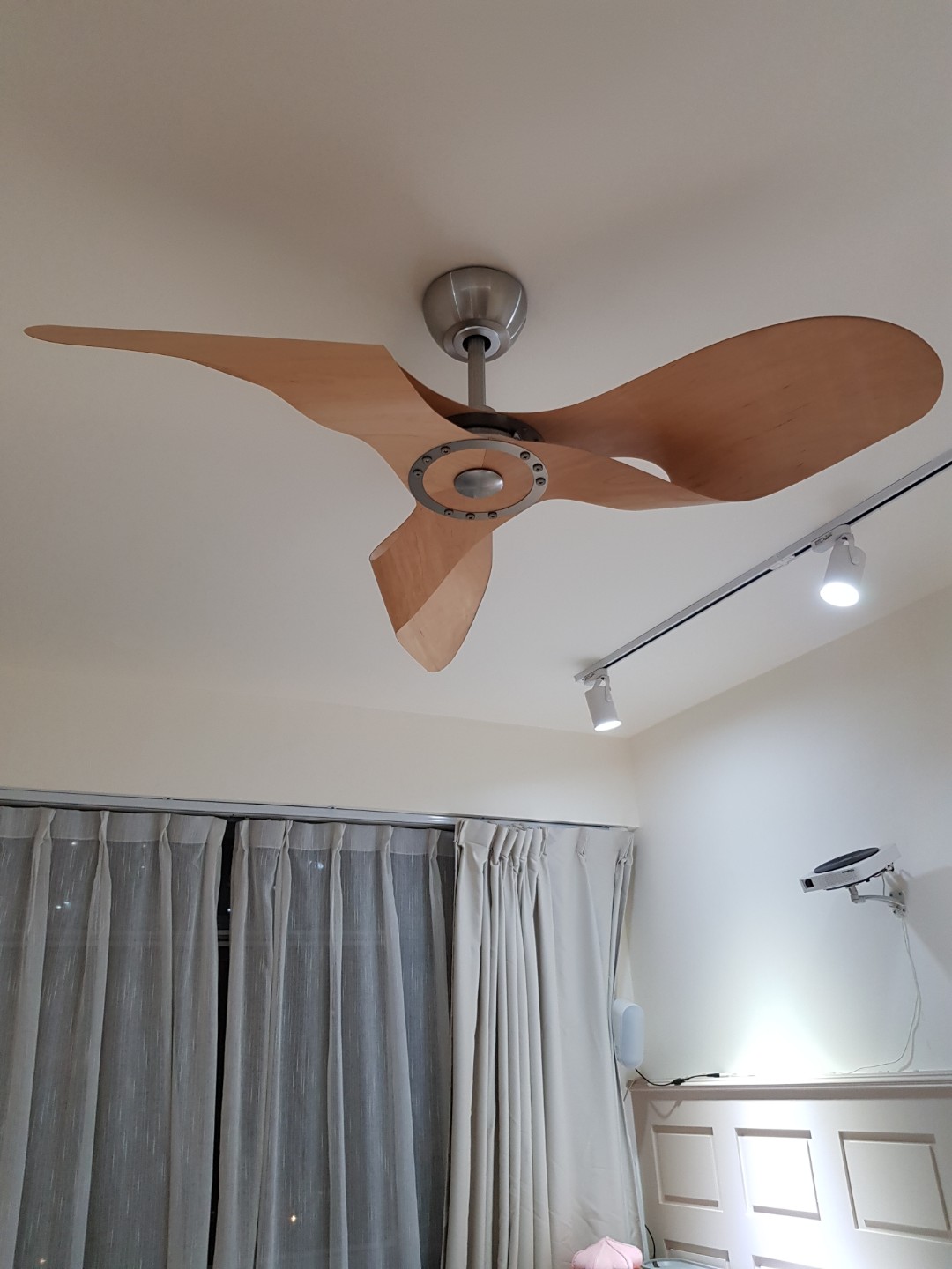 MEMORY Ceiling Fan 3 Natural wood Blades with Remote control